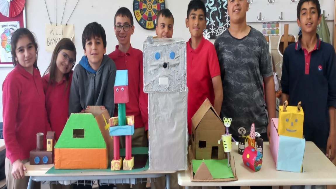 Özel Eğitim Sınıfı Olarak Öğrenci Veli İşbirliğiyle Geometrik Şekillerden maket Yapımı Çalışmalarımız